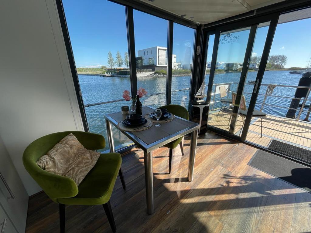 Houseboat Kamperland Hotel Exterior photo
